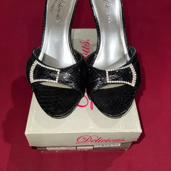 Delicious Vintage Black Mules with Rhinestone Buckle - Picture 3 of 7